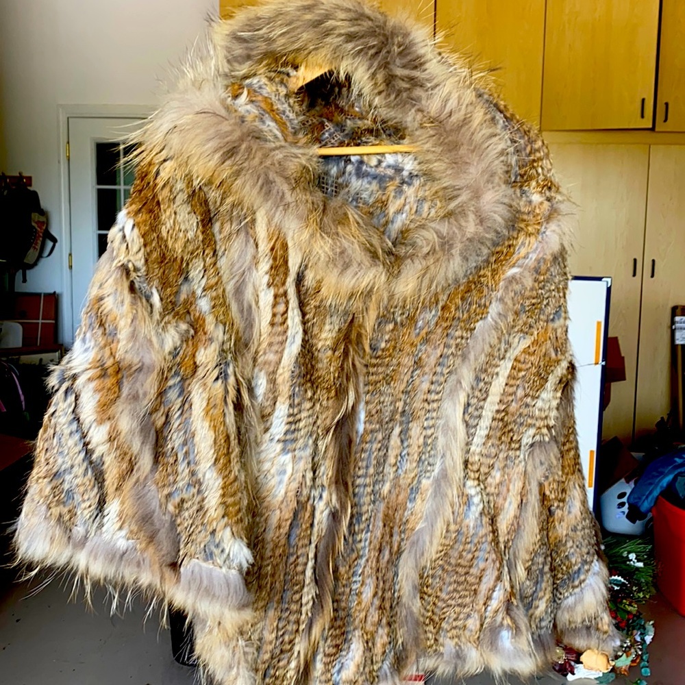 Hooded poncho. Fox
